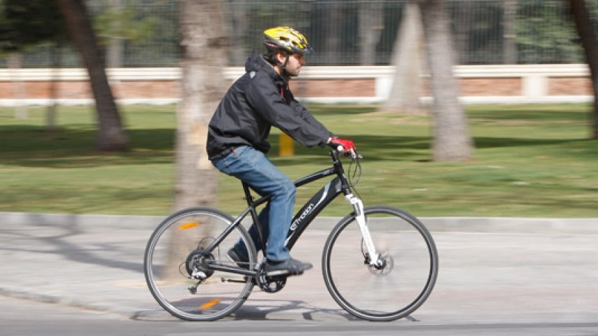 El Consistorio impulsa un proyecto para que los escolares aprendan a circular en bici a la vez que estudia la seguridad de las rutas que realizan cuando van a pie al colegio