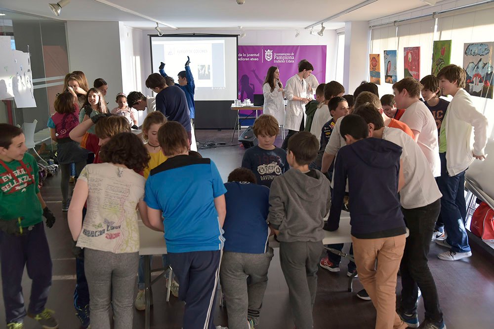La Casa de la Juventud ofrecerá desde este sábado los de química educativa de Kimikarin, también en castellano