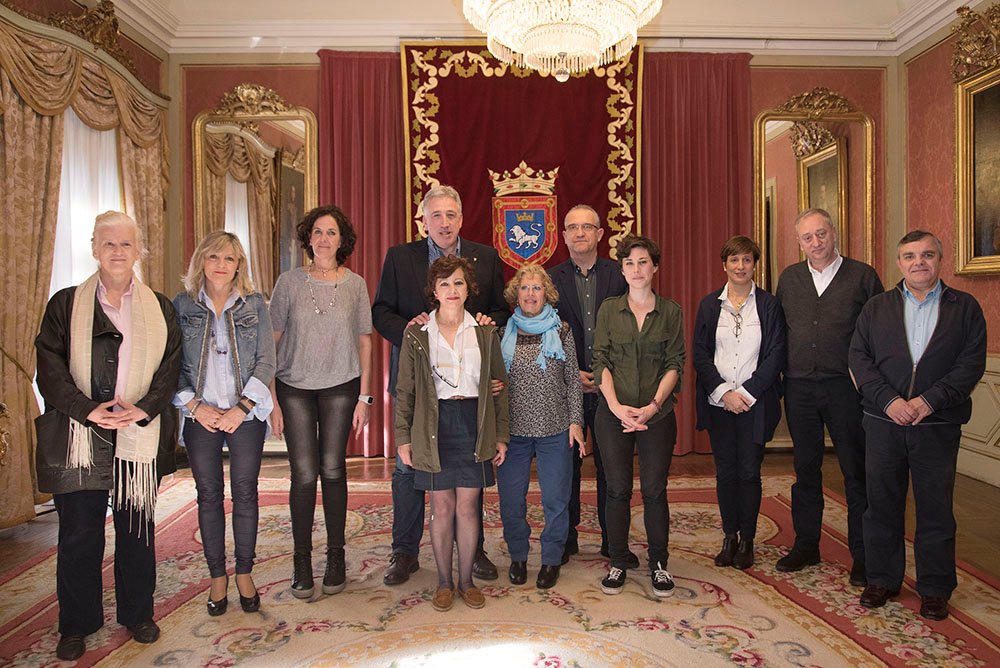 El Ayuntamiento trabaja en la elaboración de una guía que recogerá los derechos de las personas empleadas del hogar y las obligaciones de su contratación responsable