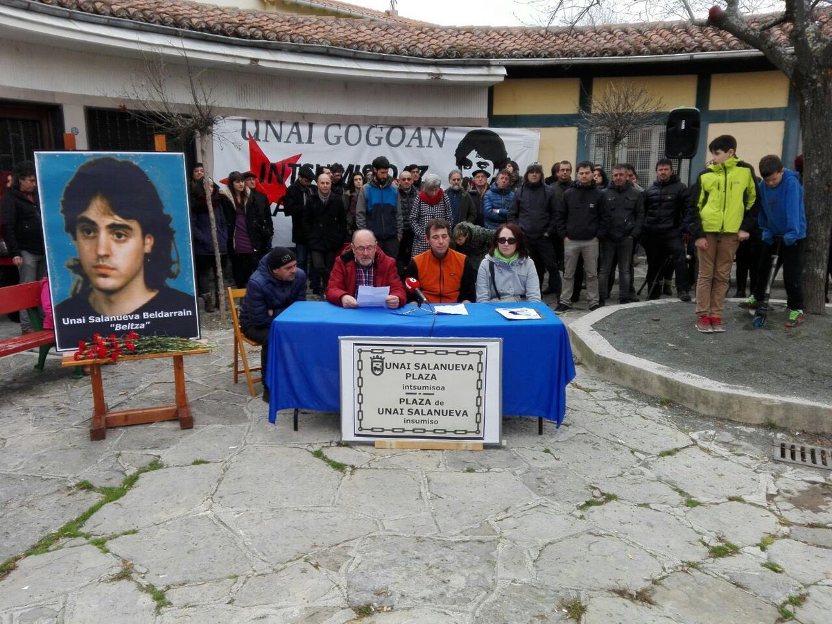El Ayuntamiento atiende a la petición popular y denomina la pequeña plaza situada en la calle Cuenca de Pamplona, en Chantrea, como Plaza Unai Salanueva