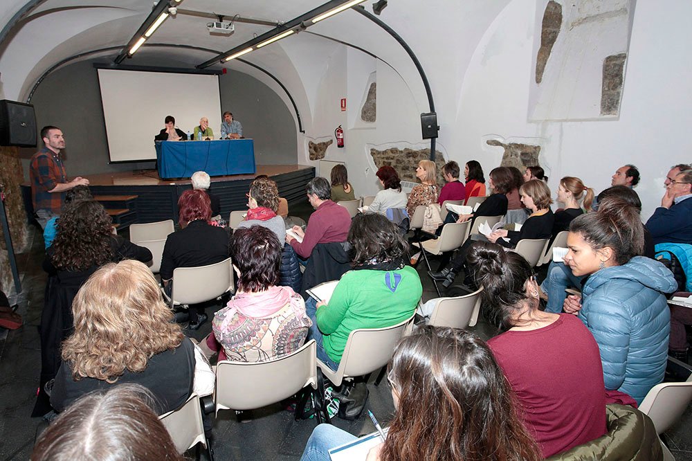 El Ayuntamiento ha organizado una jornada formativa, dirigida a profesionales del área de Acción Social, sobre extranjería, discriminación, derechos y prestaciones