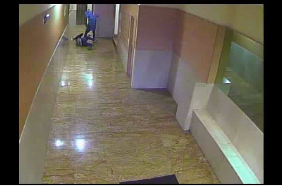 Policía Municipal detiene a un joven como presunto autor de un robo con violencia y lesiones tras abordar a una persona en el interior de un portal en el barrio de San Juan