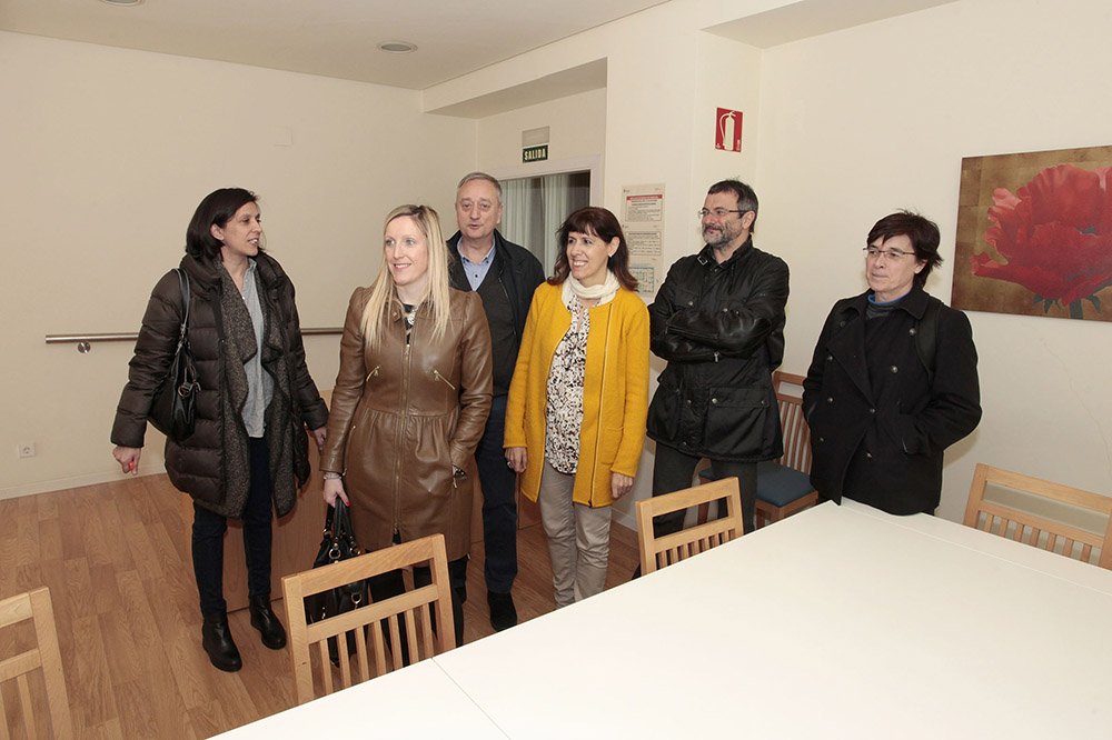 La Comisión de Asuntos Ciudadanos visita la vivienda comunitaria del Paseo Sarasate para la que se estudian la demanda y los perfiles de las posibles personas usuarias