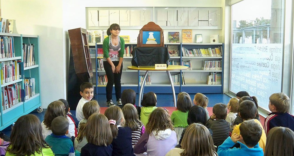 La Biblioteca Pública de San Jorge se une al Día del libro infantil y juvenil con una exposición y un taller infantil de creación literaria y plástica