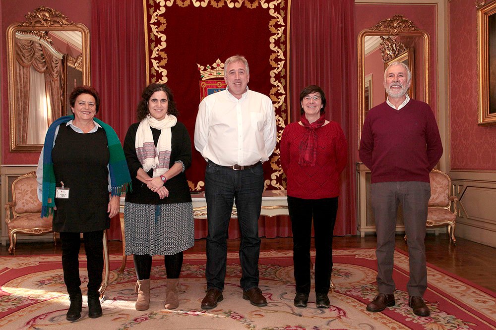 17.12.11_firma convenio CEAR refugiados_3 El Ayuntamiento de Pamplona cede cuatro viviendas en el barrio de la Milagrosa para acoger a personas refugiadas que pidan asilo en la ciudad