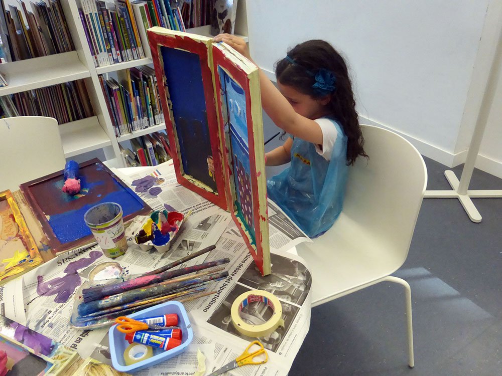 17.12.13_palabras_pintadas_bib_san_francisco_navidad La narración oral, la pintura o el cómic como acercamiento temprano a la literatura, la oferta navideña de la Biblioteca Pública de San Francisco para los más pequeños