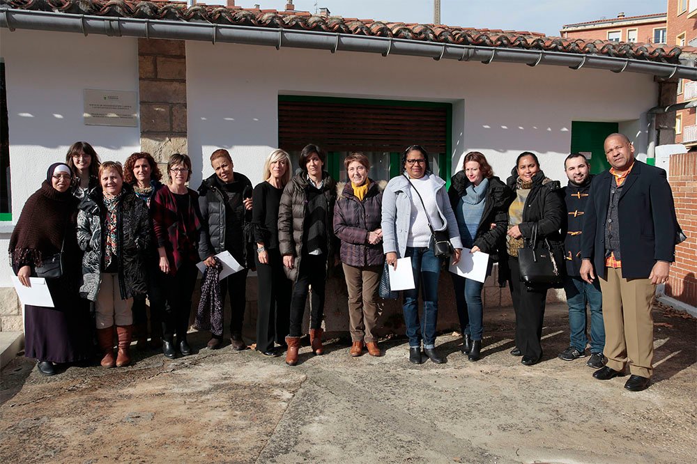 clausura curso AFAN Once mujeres y un hombre, recogen su diploma tras acabar la cuarta edición de formación para la atención de personas con demencia en el domicilio