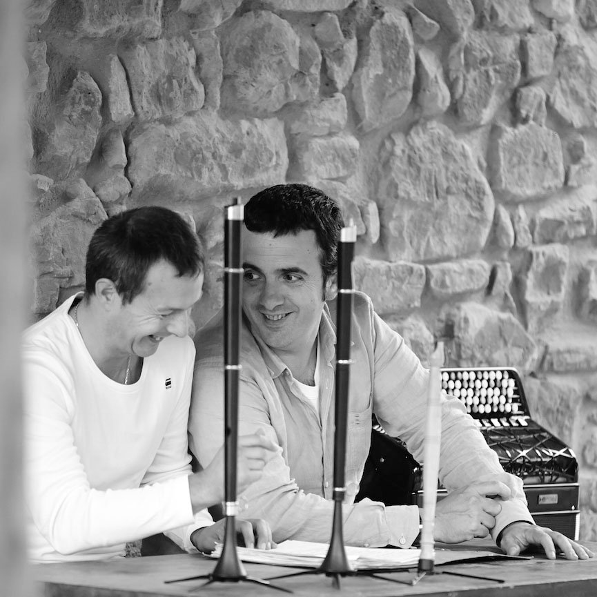 El acordeonista Aitor Furundarena y el txistulari Garikoitz Mendizabal presentan su trabajo ‘Bi Poliedro’ el próximo jueves en Planetario de Pamplona