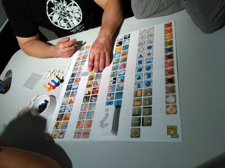 Conquistar una base del Imperio al borde de la galaxia o adivinar definiciones hechas con iconos: llega una tarde de juegos de mesa y rol a la Casa de la Juventud