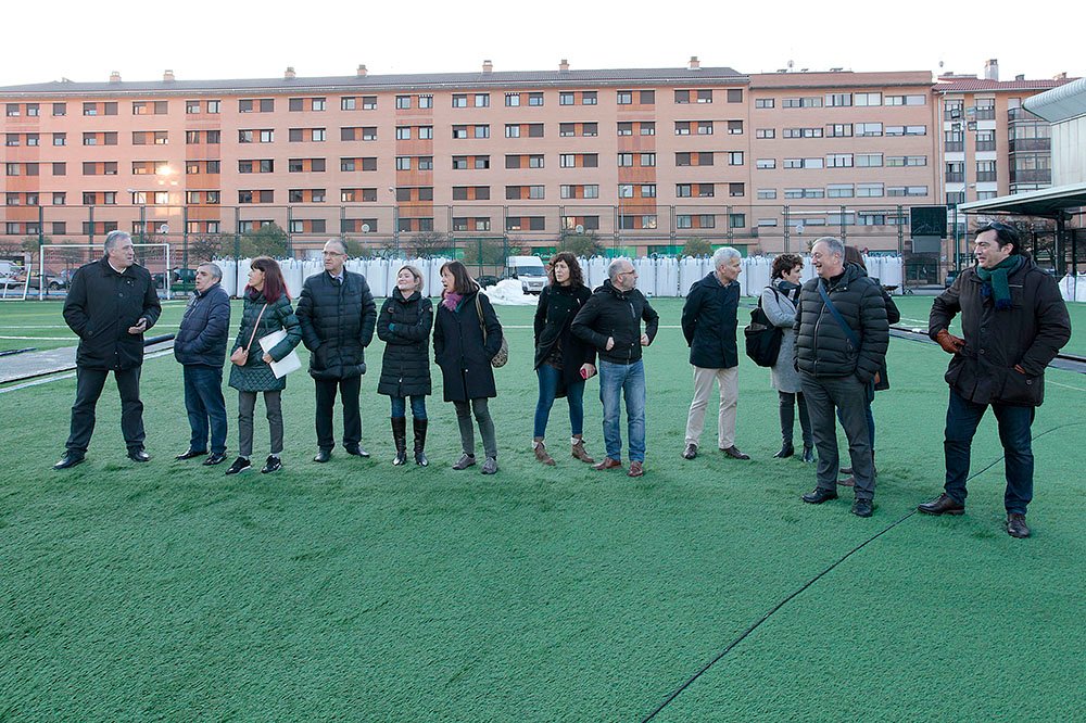 El campo de fútbol ‘El Irati’ de la Rochapea estará listo a partir del próximo mes de febrero tras la renovación integral del césped, la fontanería y el mobiliario