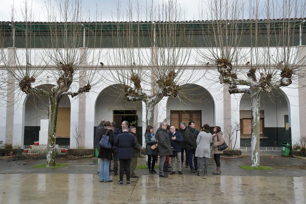 18.02.21_visita Salesianas_2 Urbanismo visita el edificio de Salesianas que proyecta obras de reforma para hacerlo accesible, acoger la nueva unidad de barrio de Txantrea y adecuar su salón de actos