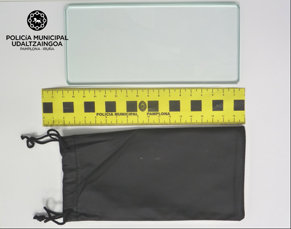 Policía Municipal de Pamplona detiene a una personas por un delito de estafa basado en la venta de móviles en la calle