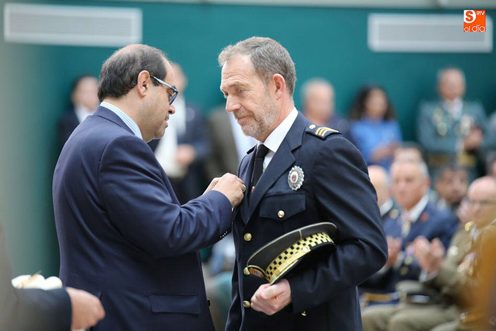 Jesús Munárriz, jefe de la Policía Municipal de Pamplona, reconocido con la medalla al mérito policial por colaboración por el Ayuntamiento de Salamanca