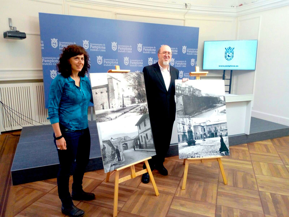 Los comercio del Casco Antiguo presentan una exposición con 70 fotográfica de la ‘Pamplona entre murallas: 1860-1936’ dentro del programa ‘La noche en blanco y rojo’