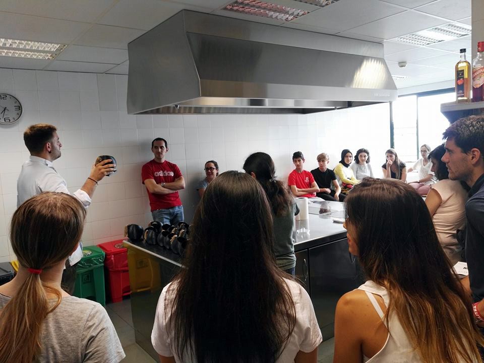 La Casa de la Juventud acoge un taller de cocina en el que aprender a hacer el premiado pincho ‘Huerta viva, huerta muerta’, de Akari Gastroteka