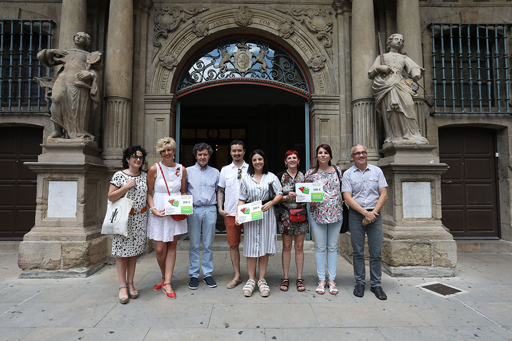 Floristería San Fermín gana el I Concurso de escaparates sanfermineros tras la votación celebrada en www.pamplona.es