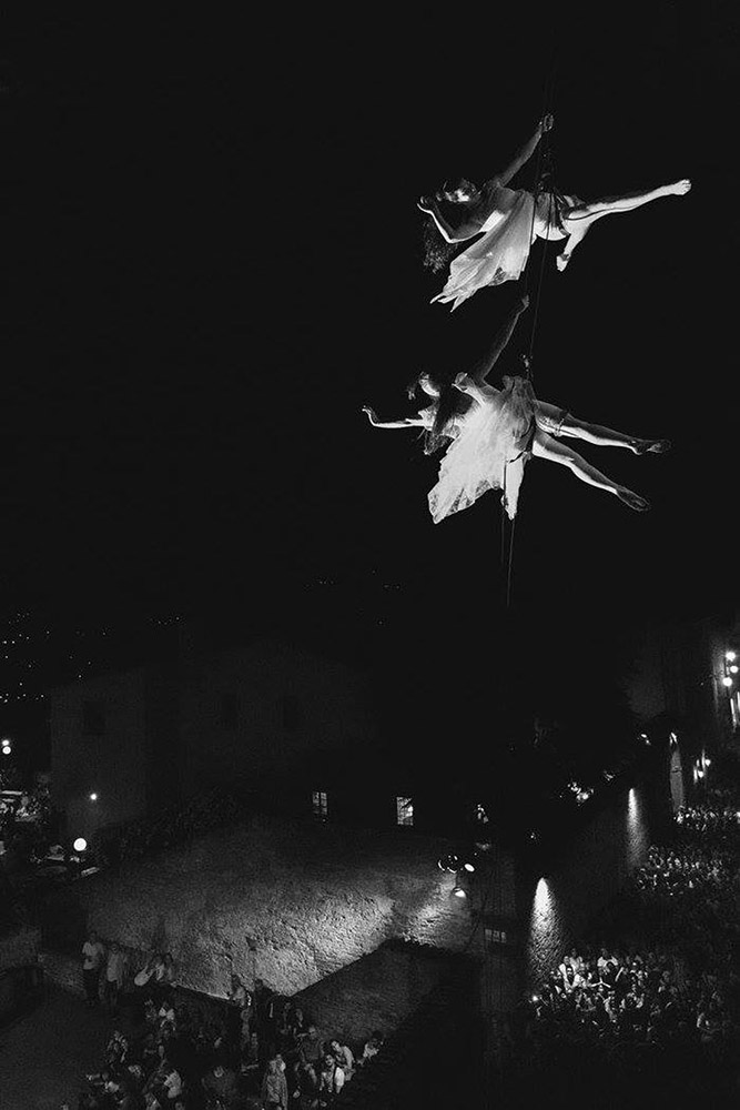 La Compagnia dei Folli de Italia presentará este viernes en las murallas del Baluarte de Guadalupe la obra de danza vertical ‘Tombolo’