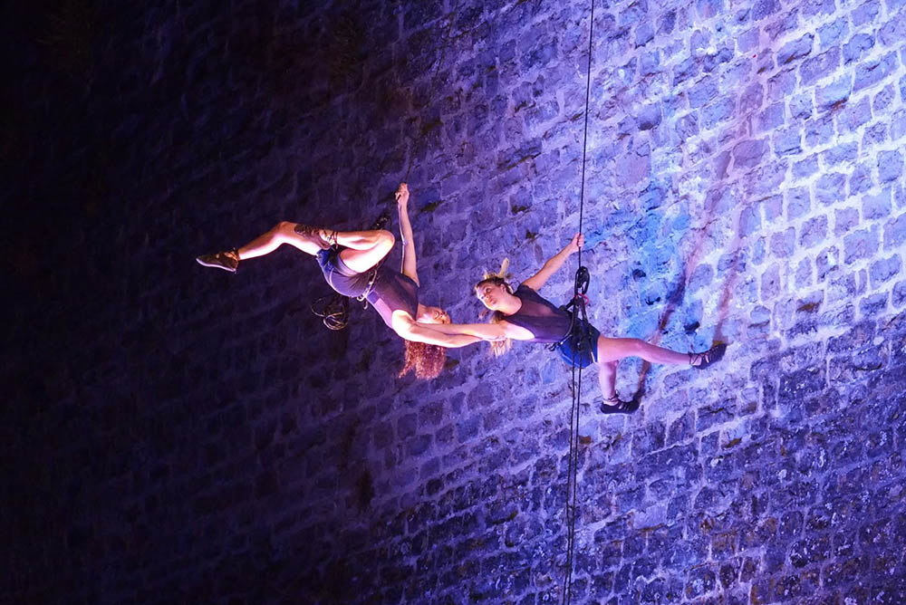 La Glo ZirKo y C9.80 abren este viernes ‘La muralla en danza’ que ofrece espectáculos de danza vertical en el Baluarte de Guadalupe tres viernes de agosto