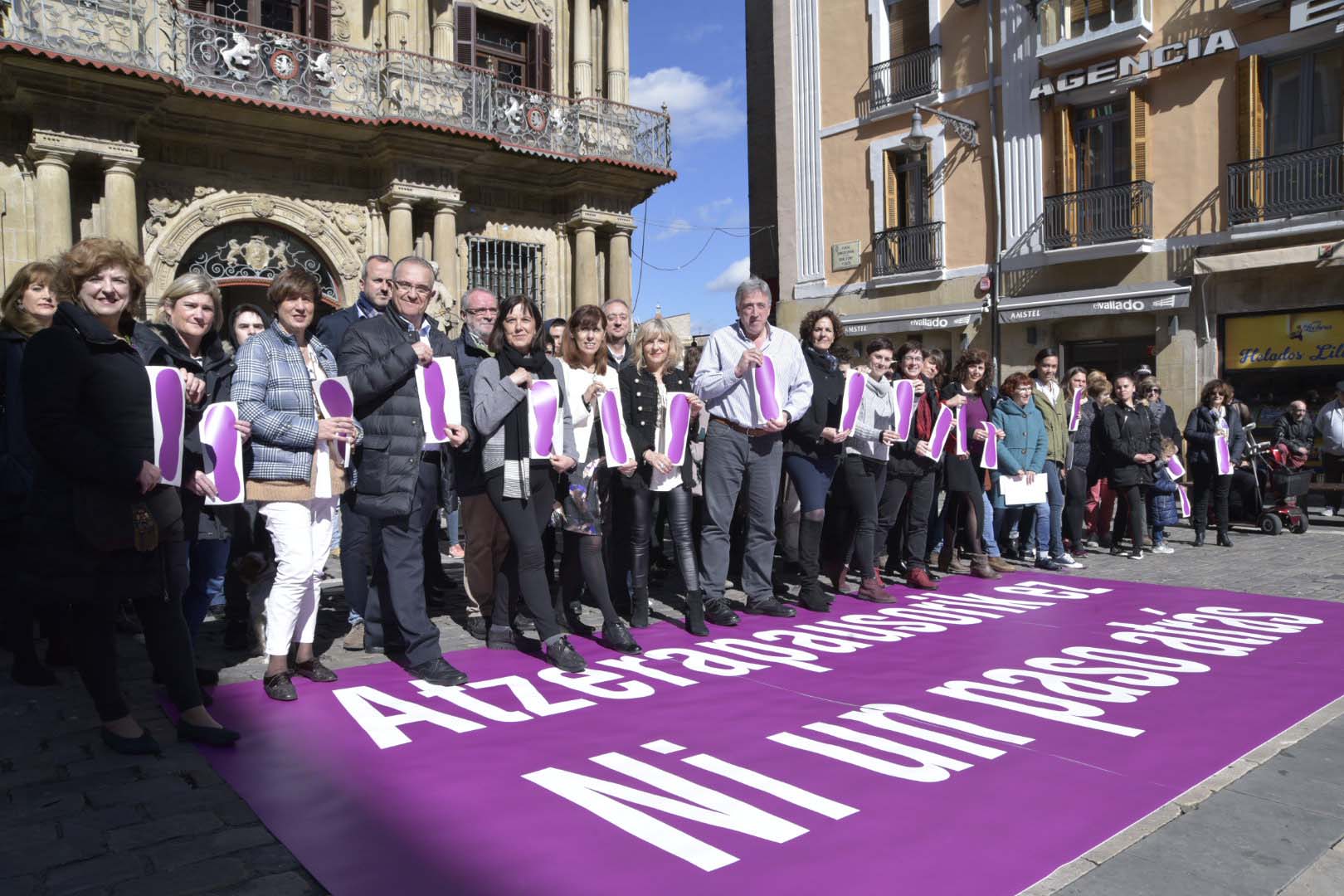 El Ayuntamiento se concentra con motivo de la celebración mañana viernes del Día Internacional de las Mujeres