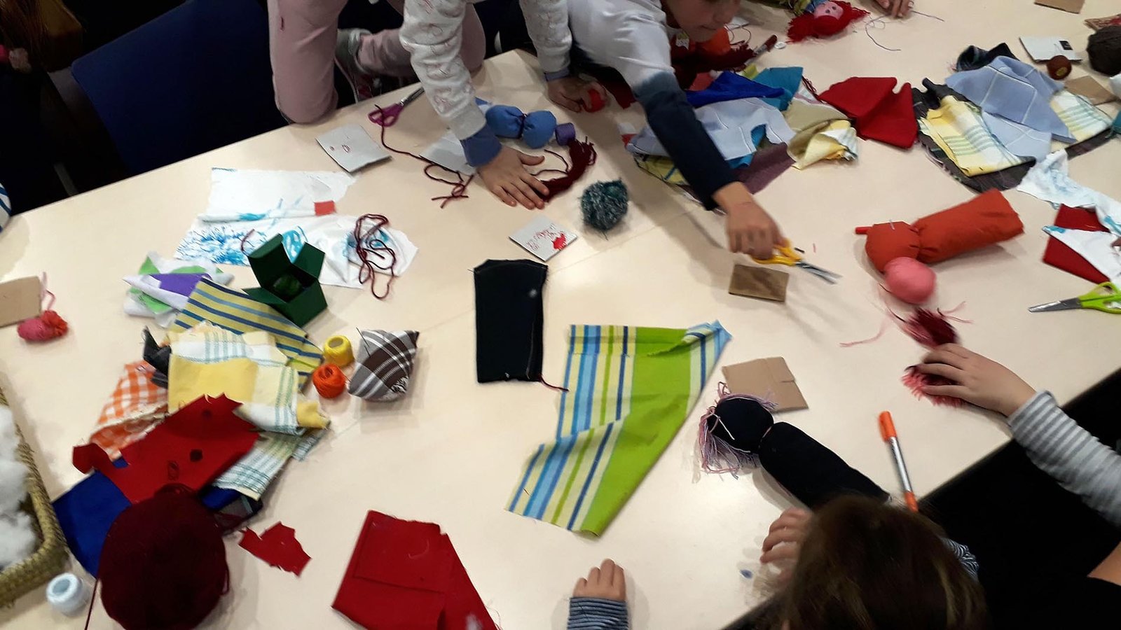 La Biblioteca Pública Txantrea acoge desde hoy las actividades itinerantes sobre la campaña ‘Ropa Limpia’ de SETEM Navarra