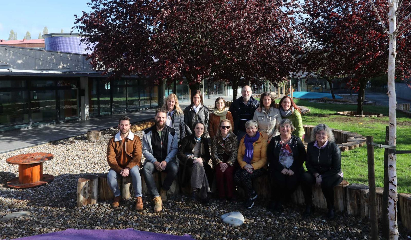 Una delegación de Sant Pol de Mar visita la Escuela Infantil de Mendillorri para conocer el proyecto de espacio exterior realizado para estrechar el contacto con la naturaleza
