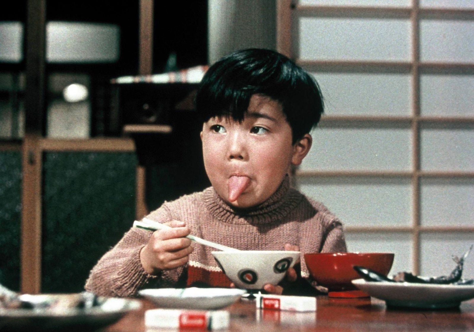 La llegada de la televisión y los conflictos familiares que introdujo en el Japón de los años 60, el argumento de ‘Buenos días’, la próxima película del ciclo de Yasujiro Ozu
