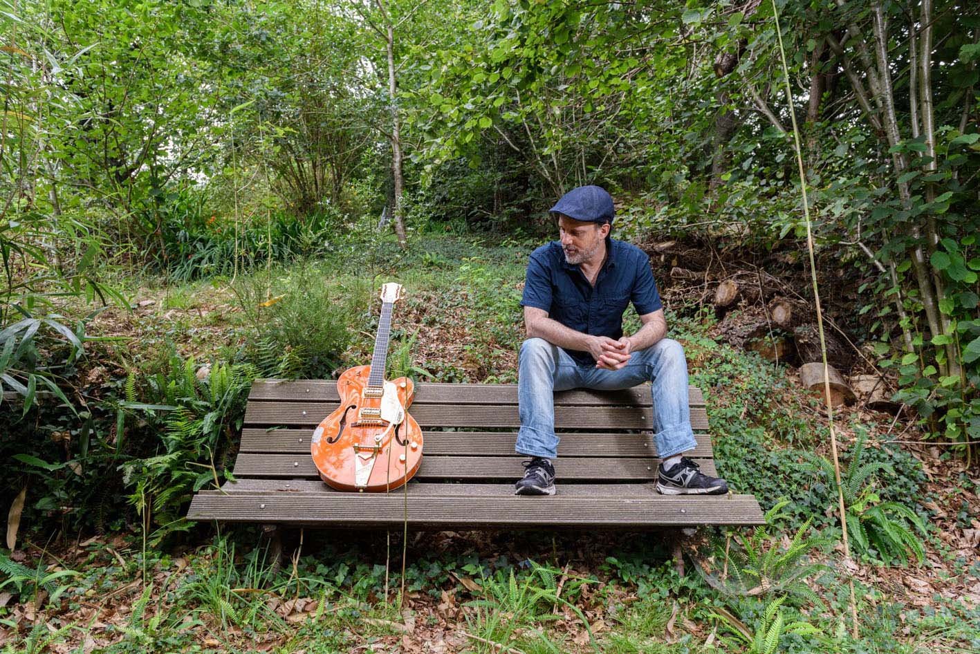 Xabier San Sebastián presenta este jueves en el Patio de Gigantes los temas de su último trabajo, “Zuhaitzak ez du beldurrik”, dentro de los conciertos de Kantu eta Hitza