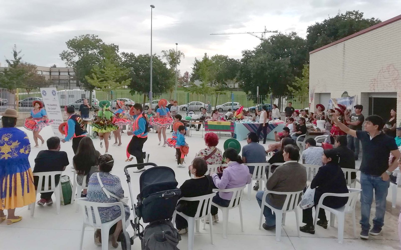 Entidades y asociaciones del Centro Comunitario de la Milagrosa celebran una jornada comunitaria para dar a conocer su actividad en el barrio