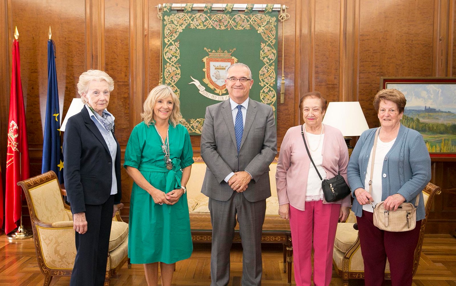 El alcalde de Pamplona recibe a la Asociación de Viudas Roncesvalles