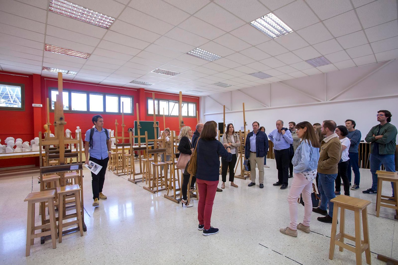 La Escuela Catalina de Oscáriz oferta dos talleres de pintura y dibujo para el último trimestre del curso