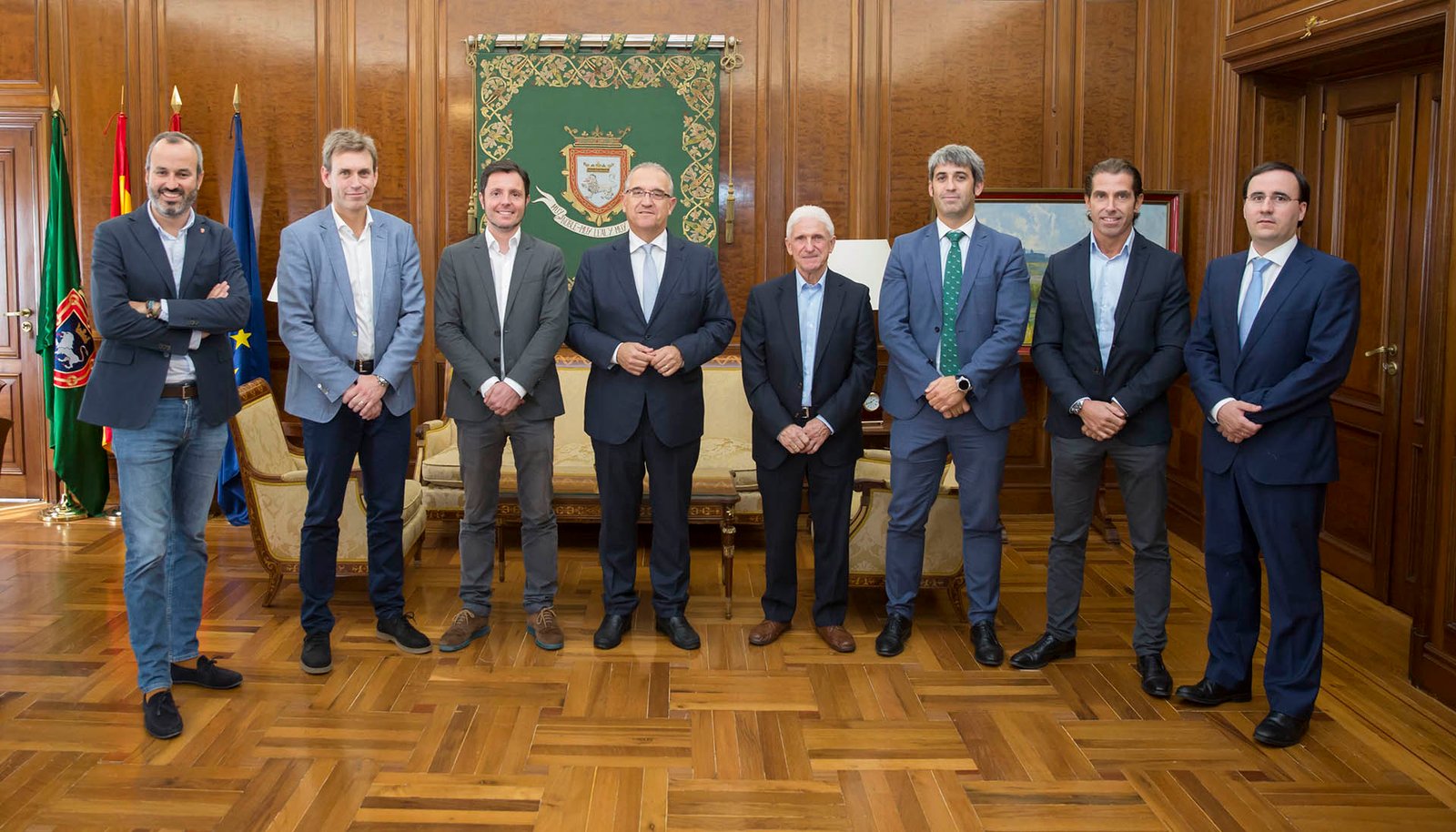 El alcalde se reúne con la Asociación Navarra de Empresarios del Transporte por Carretera