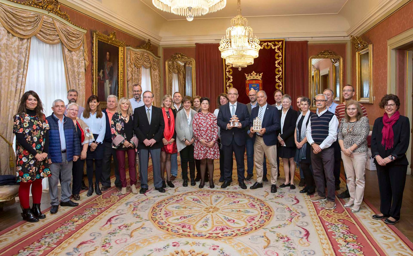 El Ayuntamiento de Pamplona recibe a la Federación de Casas Regionales en Navarra que celebra hasta el domingo su XXXI Semana Cultural