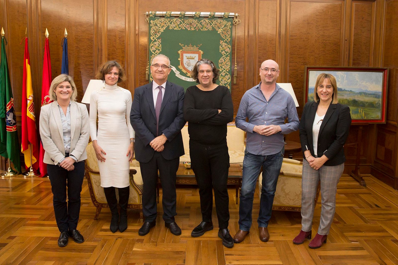 El alcalde de Pamplona se reúne con miembros del colectivo cultural E 7.2