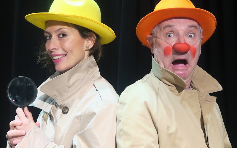 Tomax y Muxi se convierten en espías para rescatar a su profesora de la ikastola en la obra “Espien eguna”, que se representa el sábado en Civivox Mendillorri en doble sesión