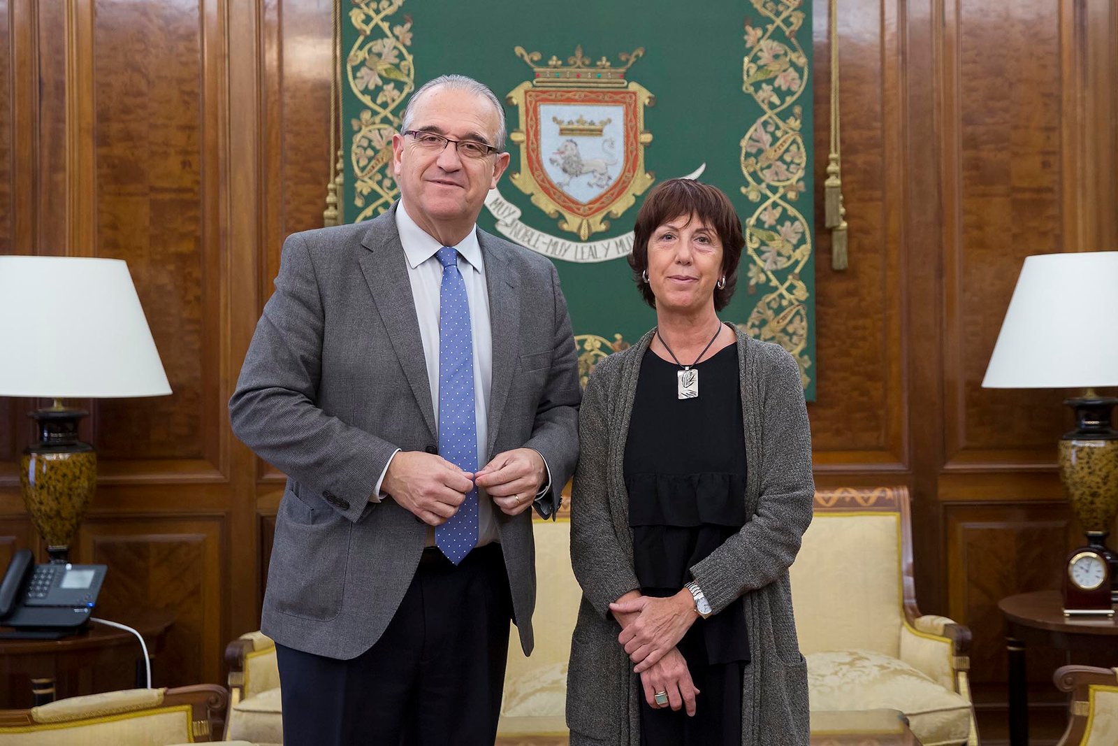 El alcalde recibe a la Fundación ATENA, que promueve el desarrollo integral de las personas con discapacidad intelectual a través del arte