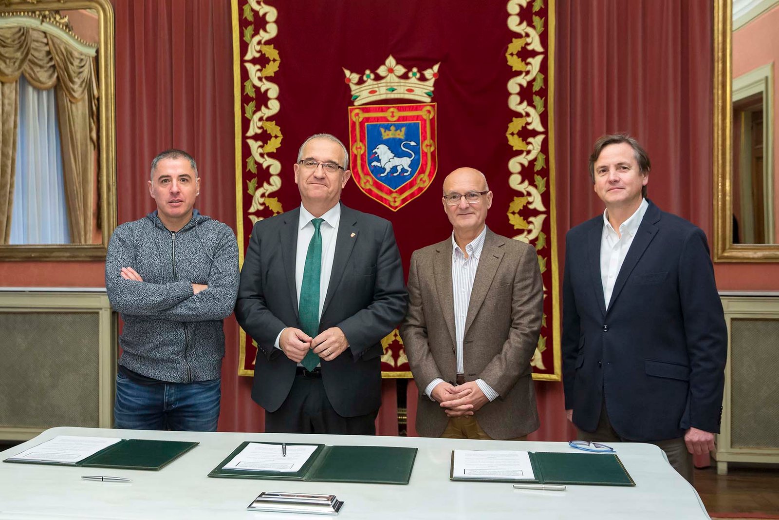 19.11.05_convenio_pasarela_orkoien El Ayuntamiento de Pamplona firma un convenio con el Gobierno de Navarra y el Ayuntamiento de Orkoien para crear una pasarela peatonal y ciclista sobre la PA-30