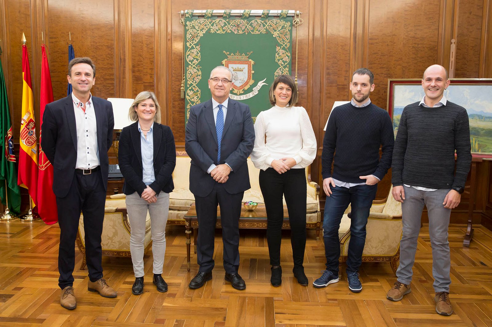 El alcalde recibe a la nueva presidenta de La Pamplonesa