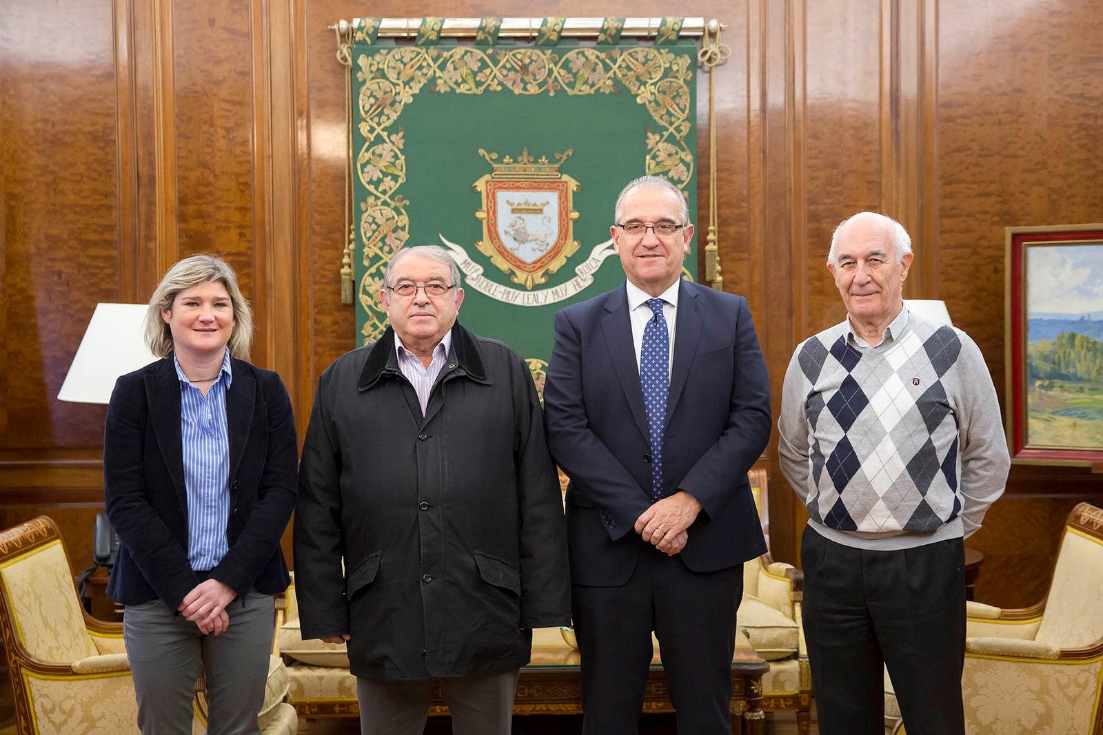 El alcalde de Pamplona se reúne con la dirección de la Pía Unión de Auroros de Santa María, una formación que el año que viene celebrará su 75º aniversario