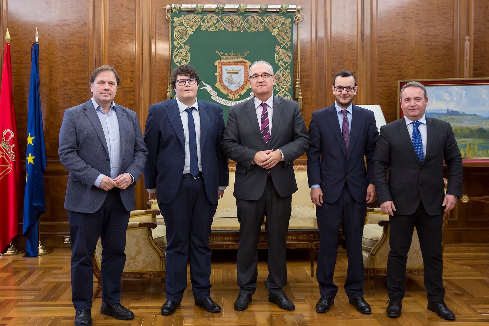 El alcalde aborda el acoso escolar con la asociación navarra Levántate Contra el Bullying