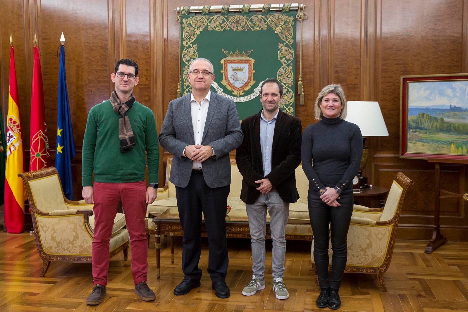 El alcalde se reúne con representantes de la Coral de Cámara de Pamplona