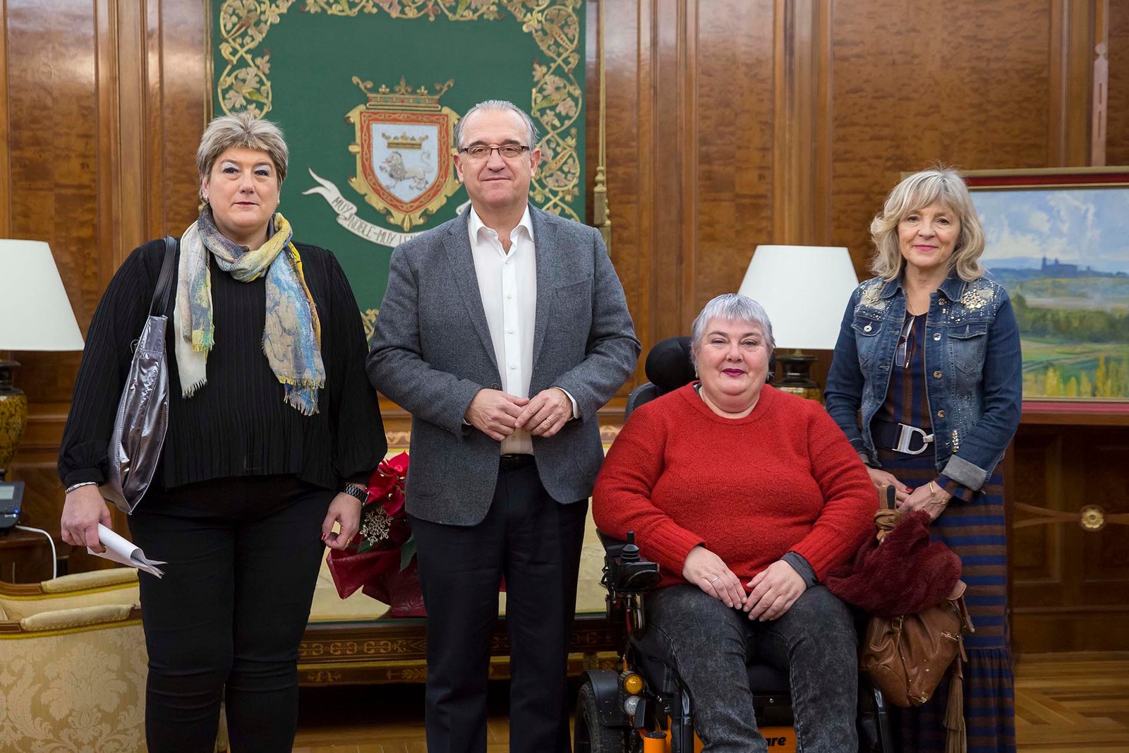 El alcalde de Pamplona se reúne con la asociación de mujeres con discapacidad AMUDISNA