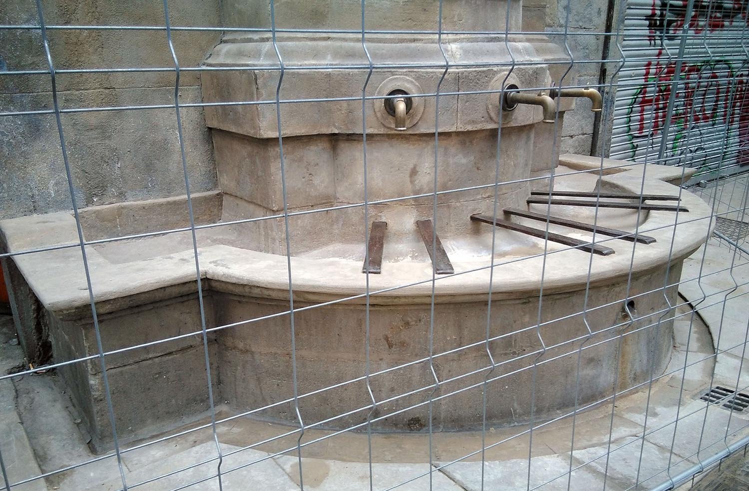 El Ayuntamiento de Pamplona hoy culmina la restauración en cuatro de las cinco fuentes monumentales que alberga el Casco Antiguo