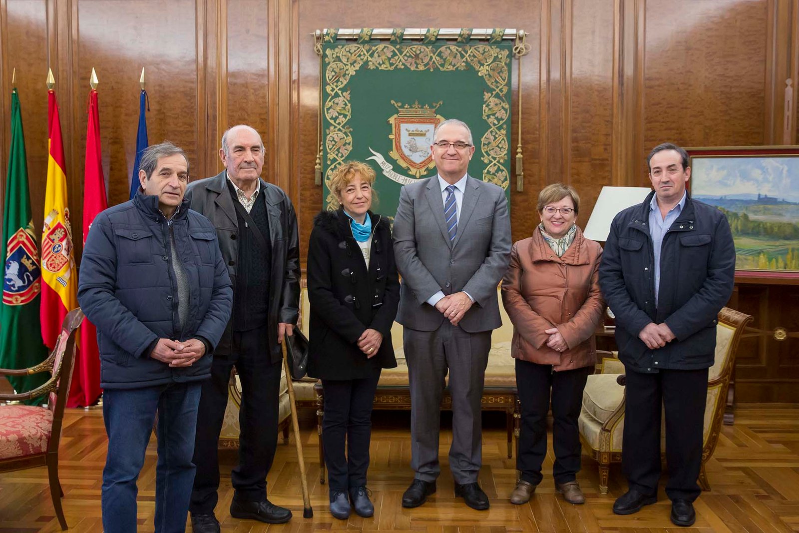 El alcalde recibe a un grupo de personas que está impulsando una nueva asociación para acompañar a personas con diferentes discapacidades y a sus familias