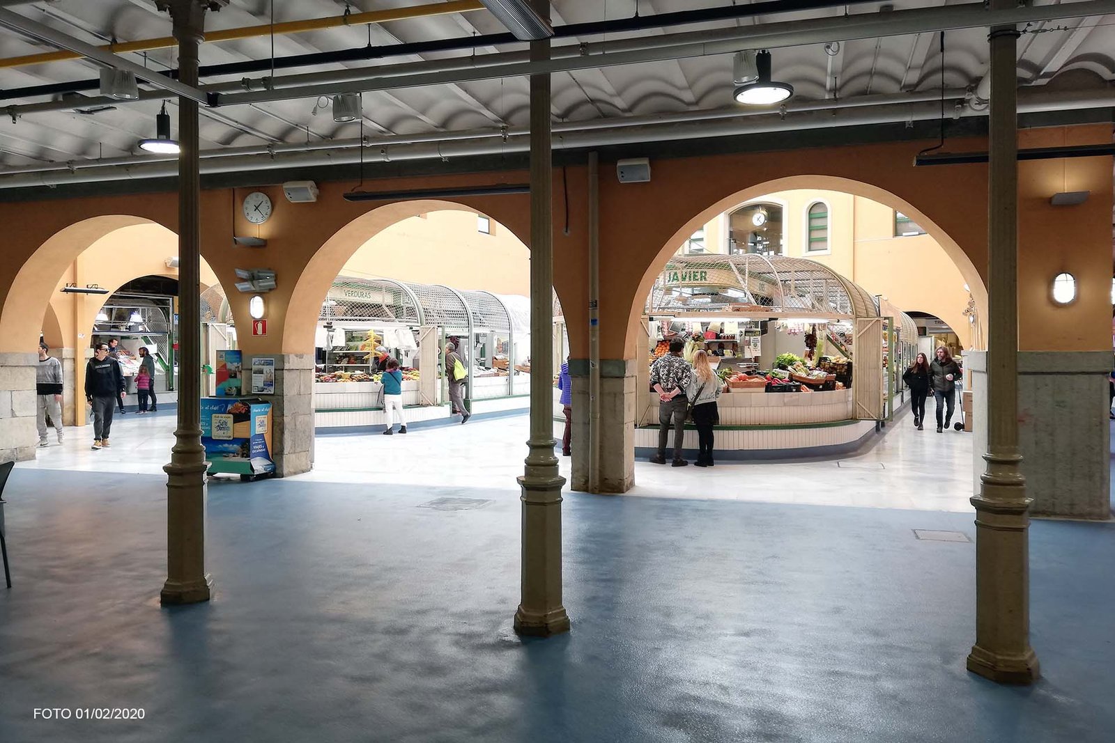 Los mercados municipales de Ensanche, Ermitagaña y Santo Domingo abren con normalidad y cuentan con teléfonos para atender el servicio a domicilio