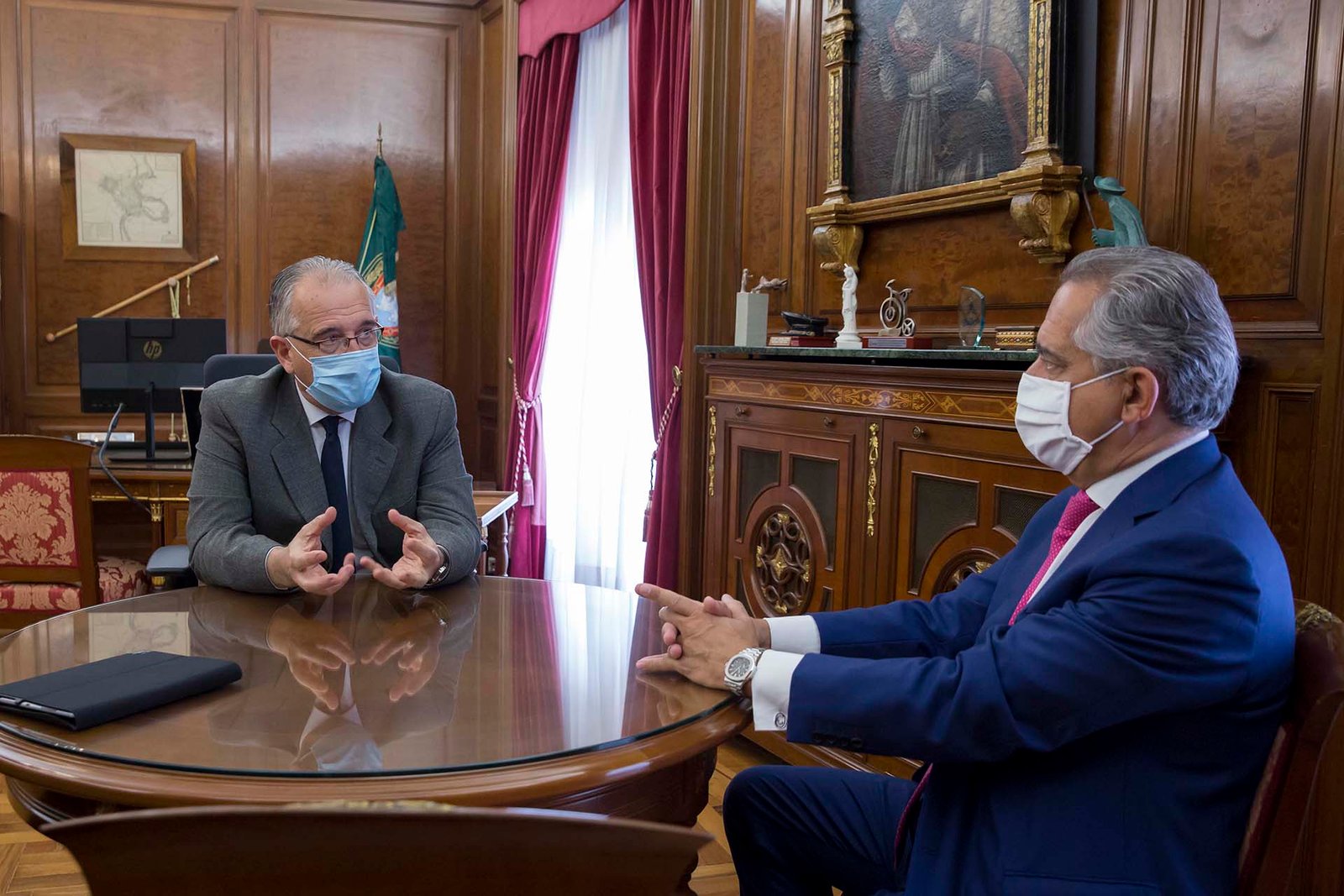 El alcalde analiza con el nuevo Presidente de la Confederación de Empresarios de Navarra la situación económica generada por la Covid-19