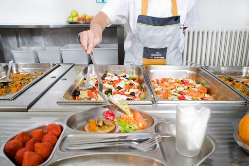 El Ayuntamiento de Pamplona destina 400.000 euros a las ayudas para comedores escolares de este semestre que en estos momentos atienden a 1.767 menores