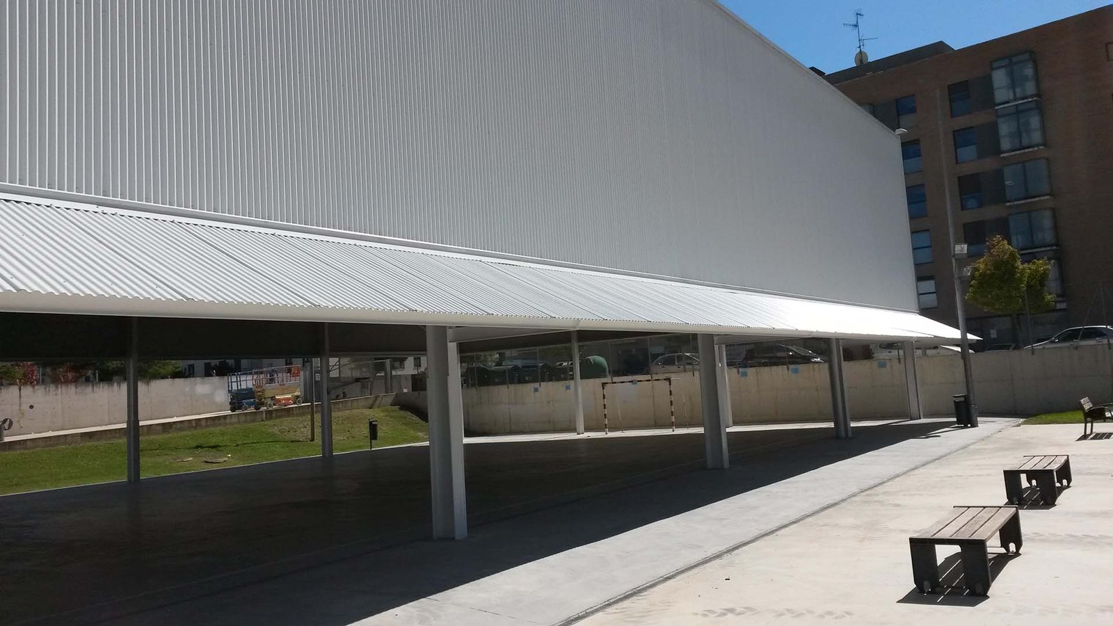 El Ayuntamiento de Pamplona ha iniciado la renovación de las aceras de las calles Martín de Zalba y Ramón Aguinaga de Mendillorri