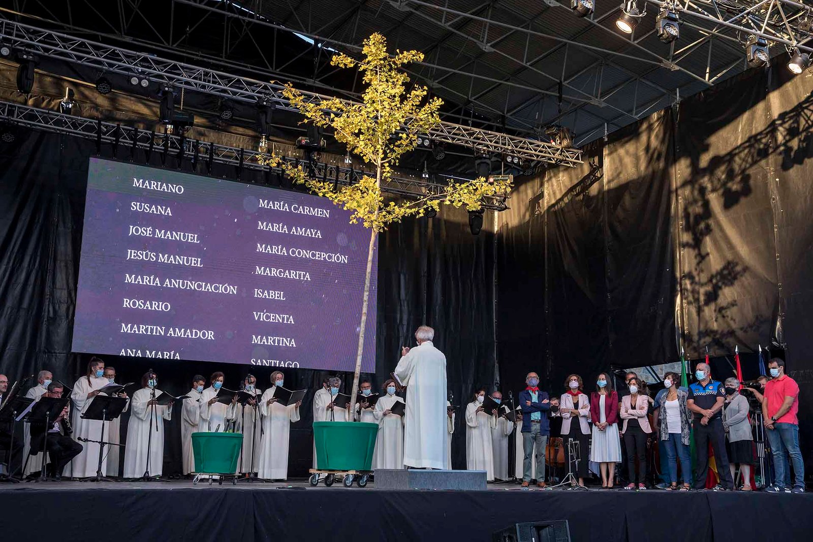 1.476 flores recuerdan, en el día de la conmemoración del Privilegio de la Unión, a todos los fallecidos en Pamplona durante la pandemia del Covid-19