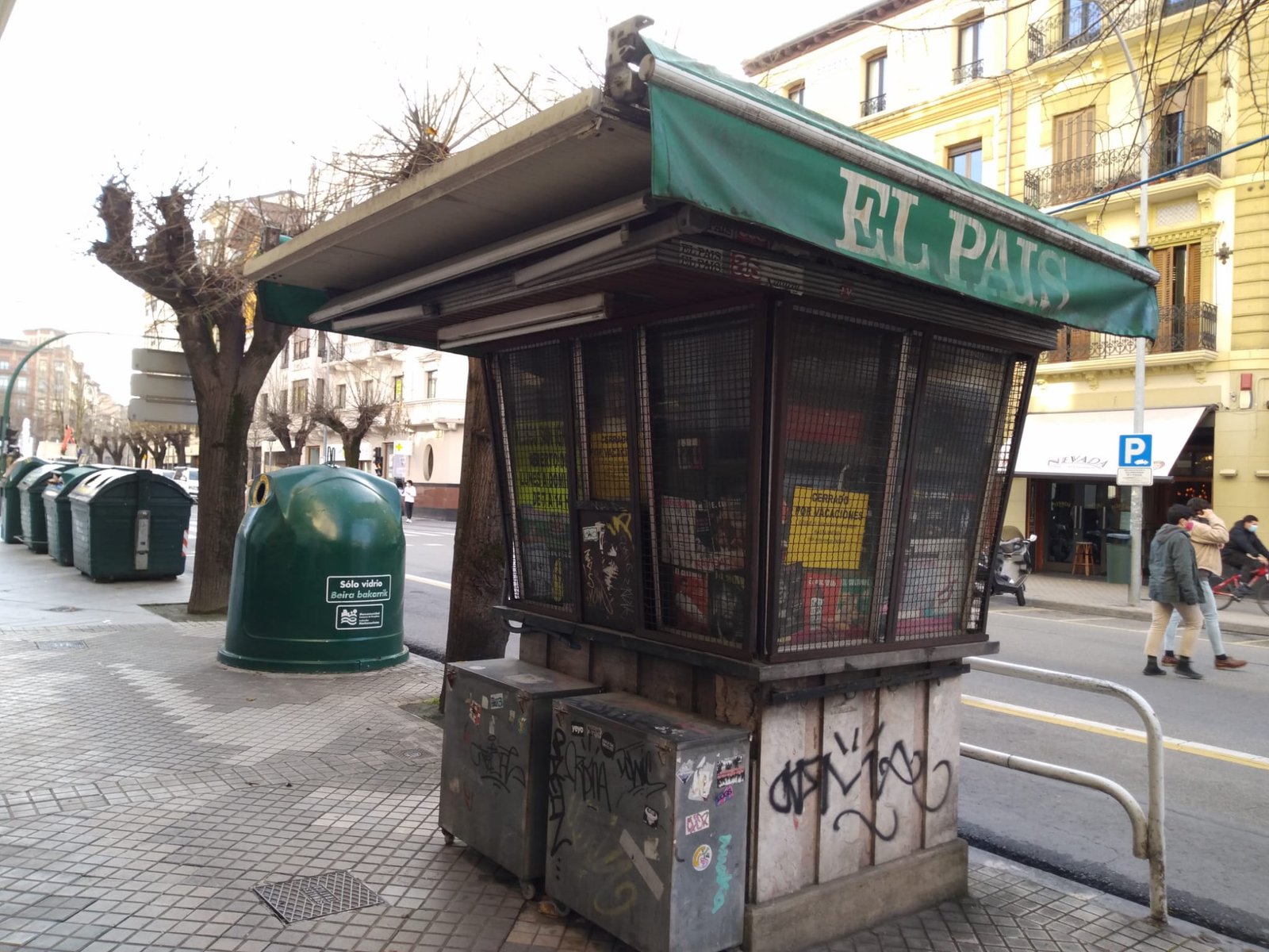 Retirado el quiosco de venta de prensa escrita y revistas de la avenida de San Ignacio