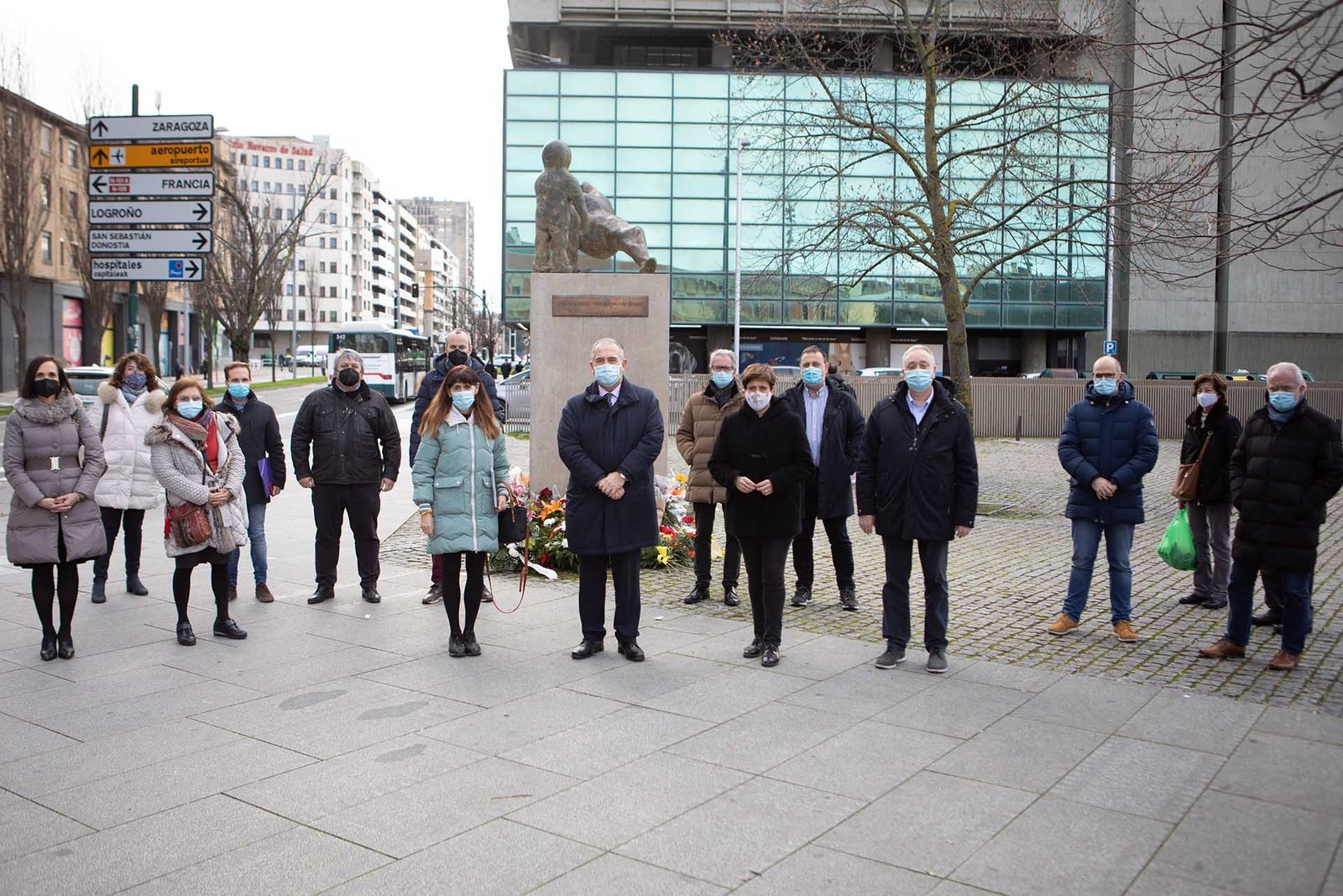 Pamplona colocará durante los meses de marzo y abril una veintena de placas en recuerdo a las víctimas de ETA en los lugares en los que se cometieron sus atentados